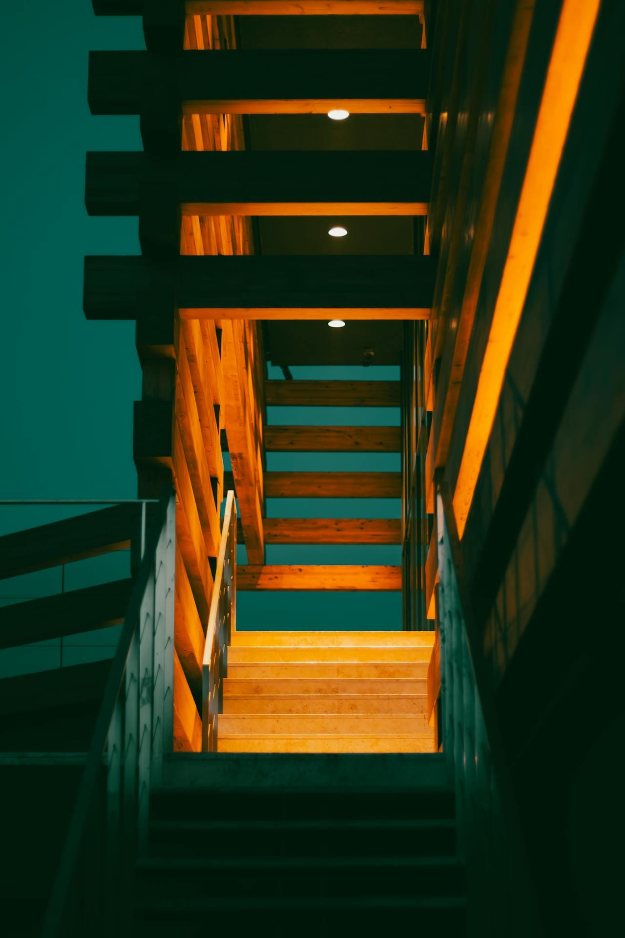 Warmte en karakter de terugkeer van houten elementen in populair interieurdesign